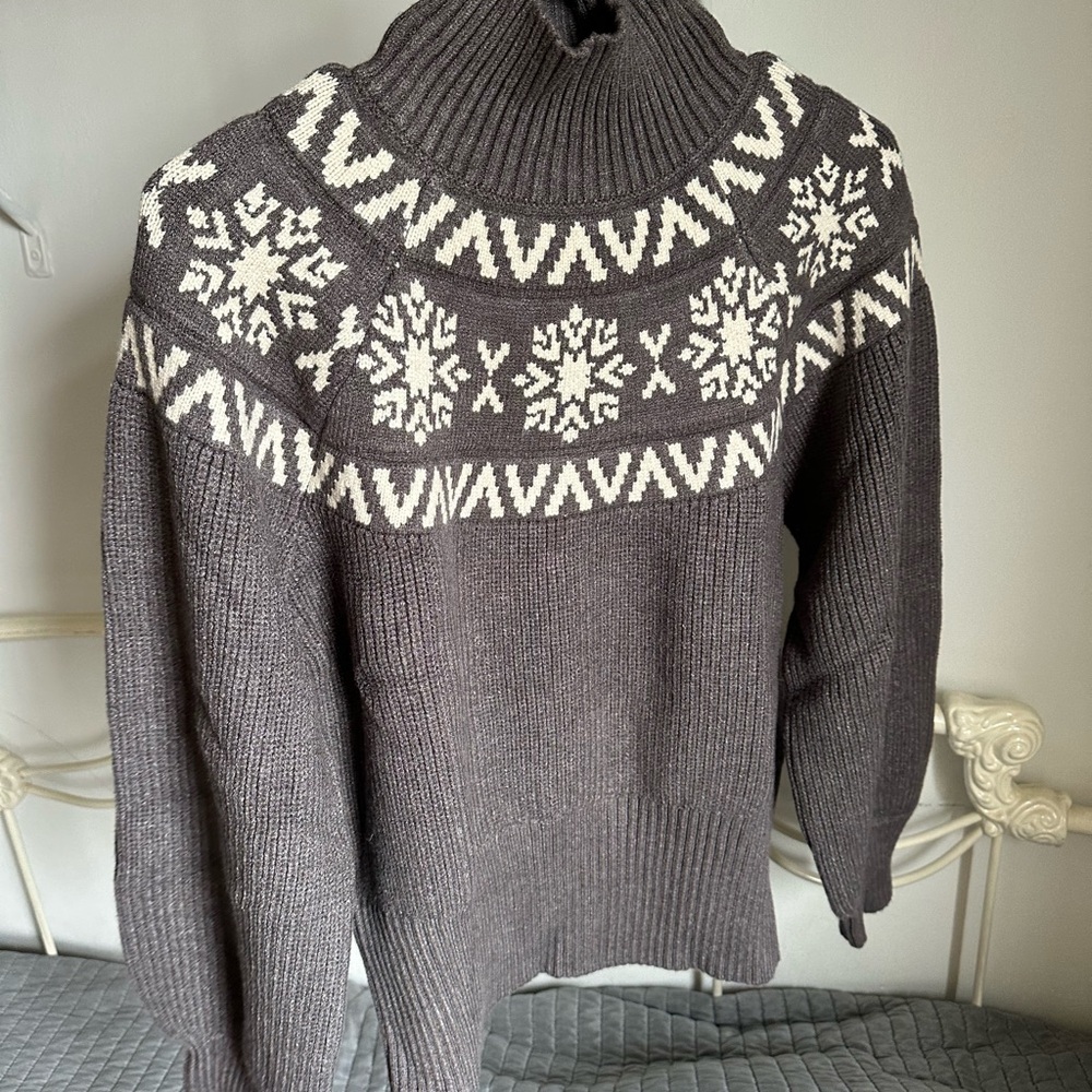 Varley Charcoal and White Turtleneck Sweater